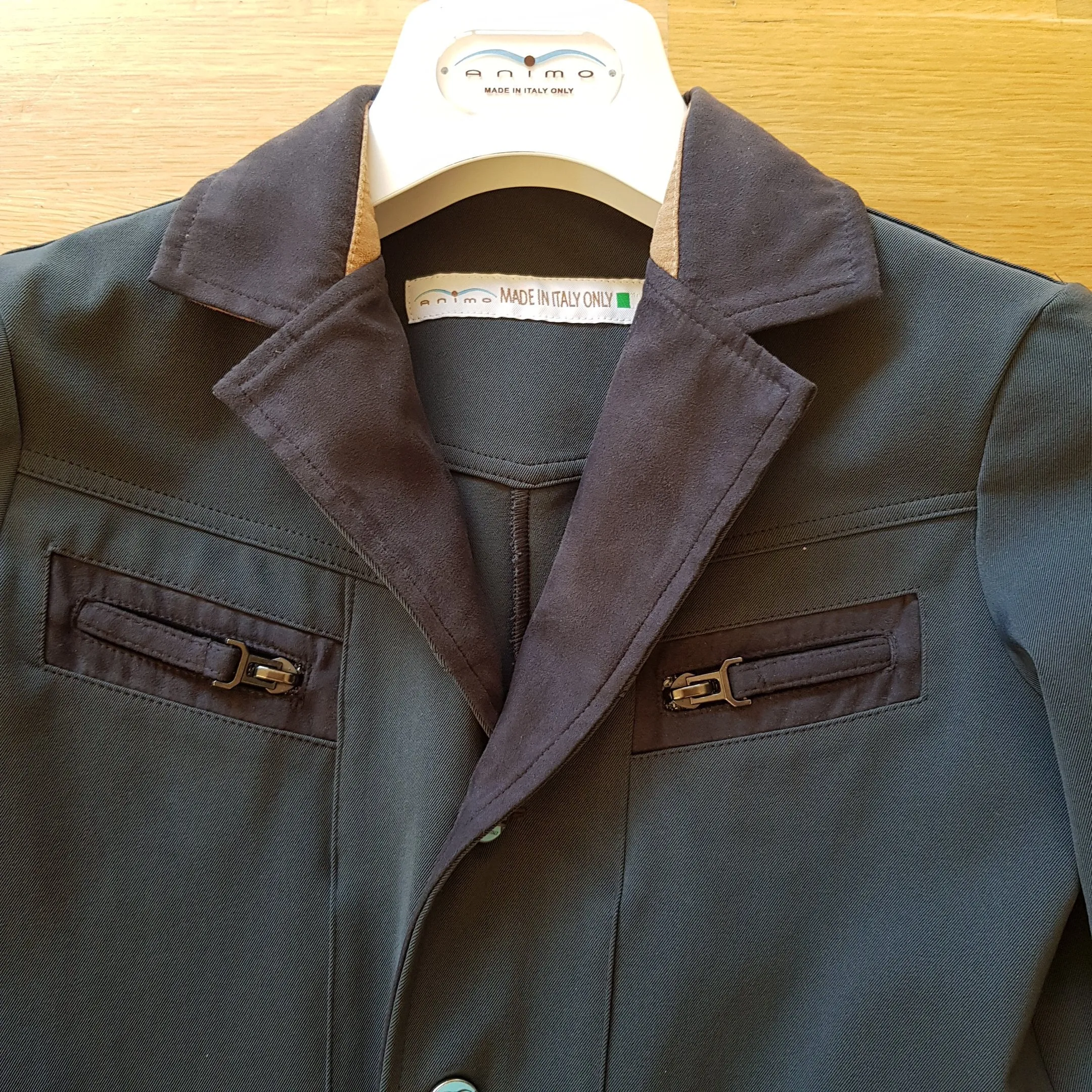 Animo boys grey show jacket  (boys size / age 11)