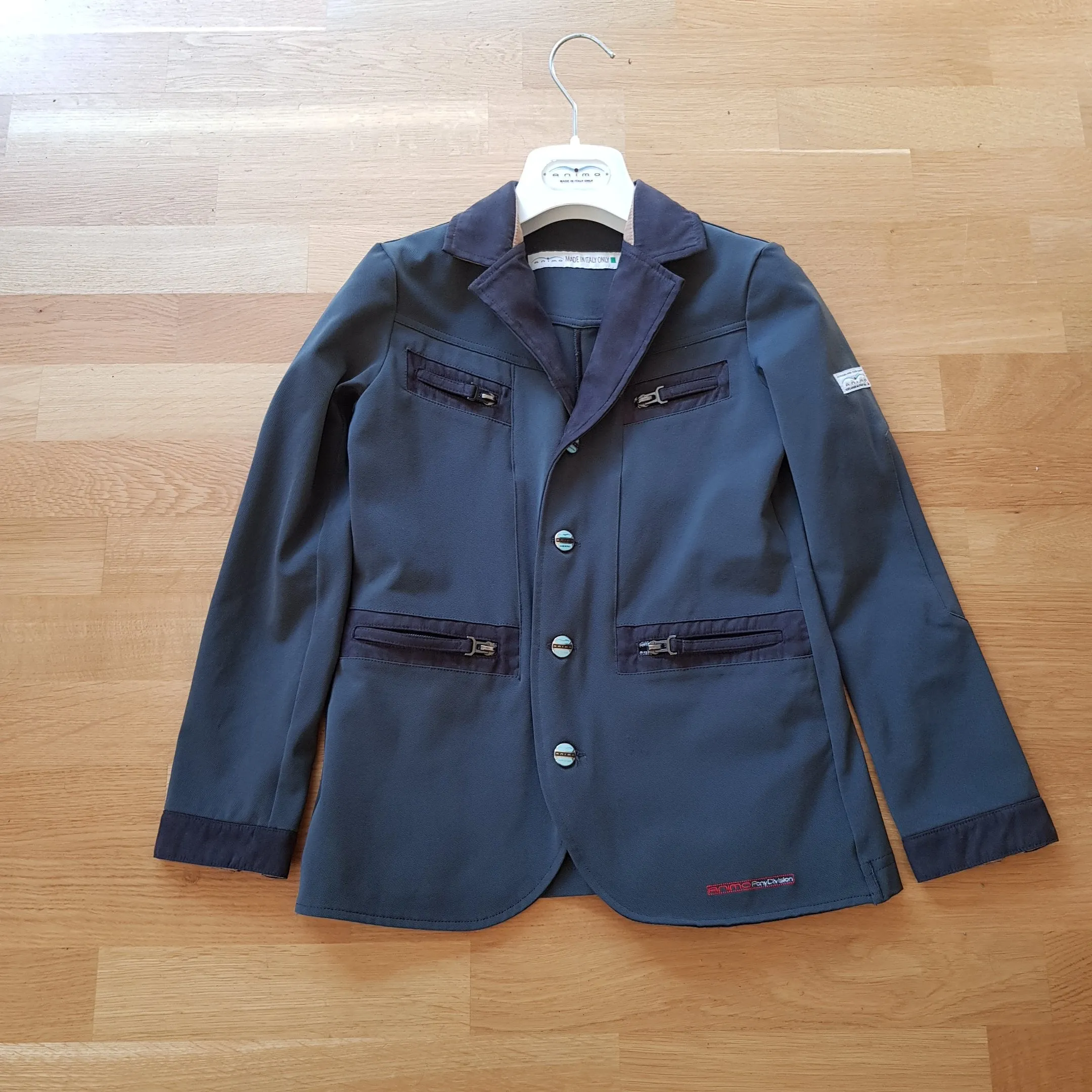 Animo boys grey show jacket  (boys size / age 11)