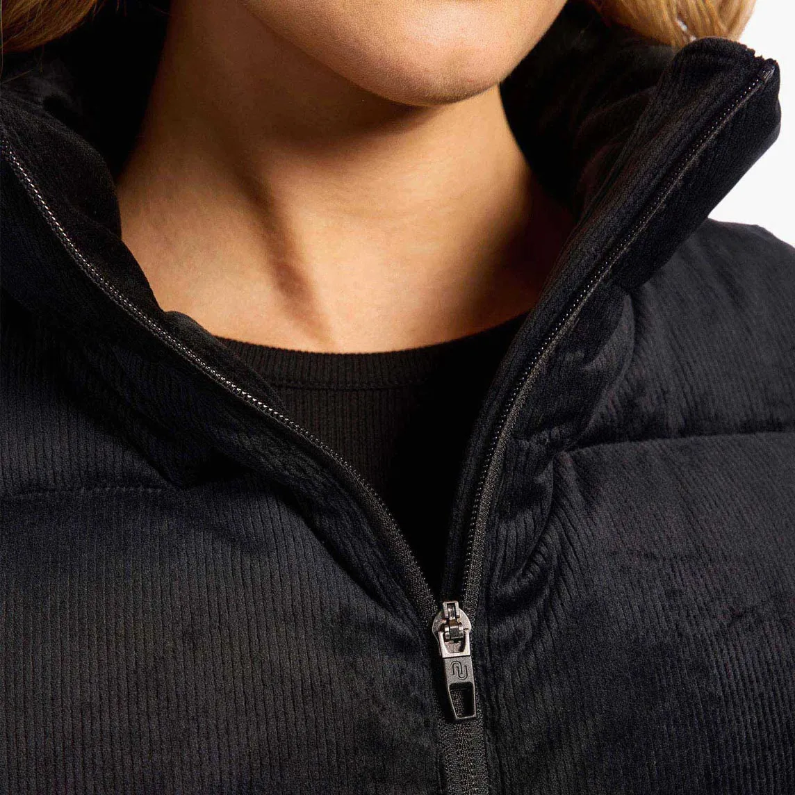 Ribbed Velour Puffer Vest | Black