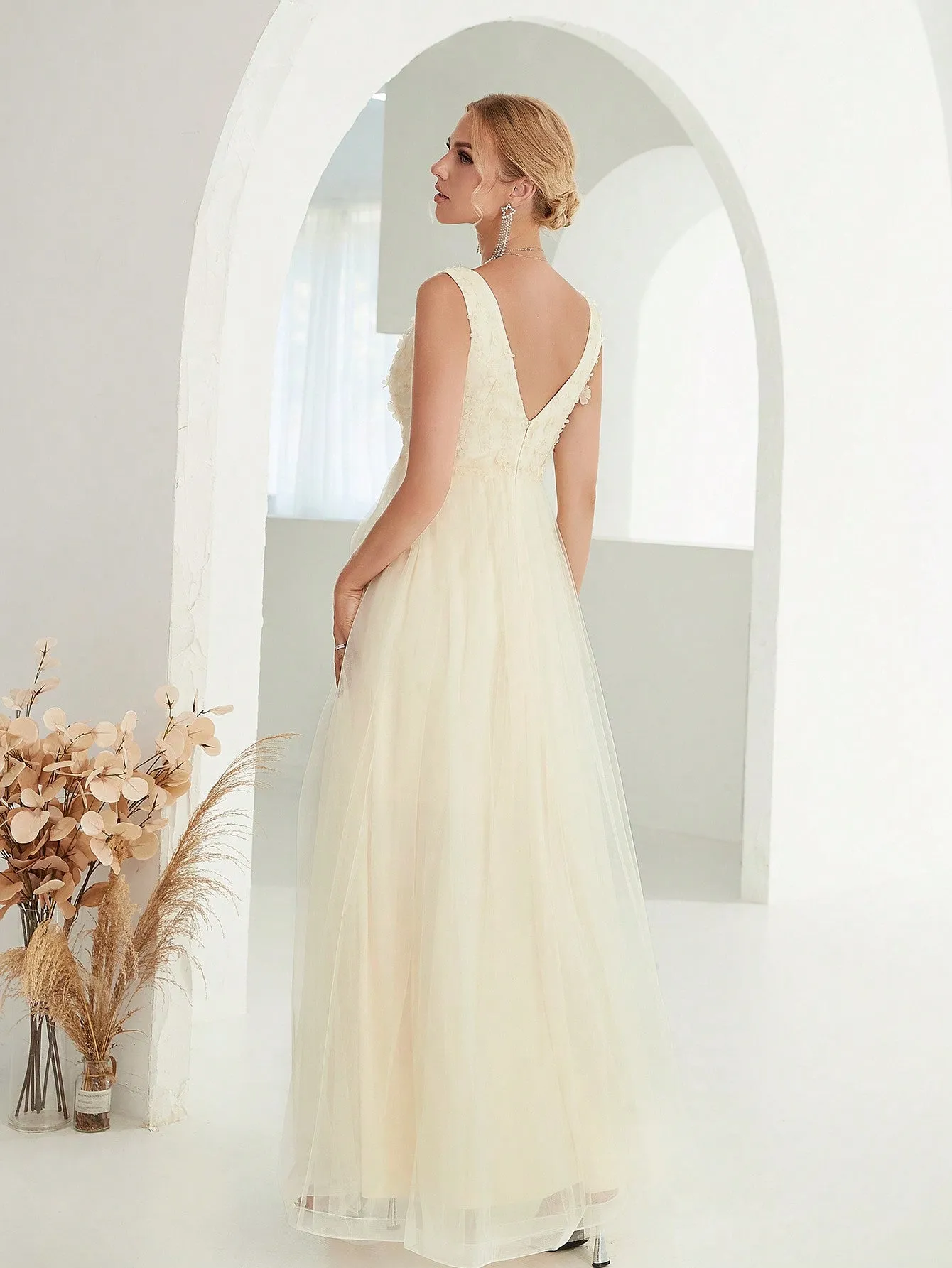 Sexy V-Neck Sleeveless Lace Evening Dress