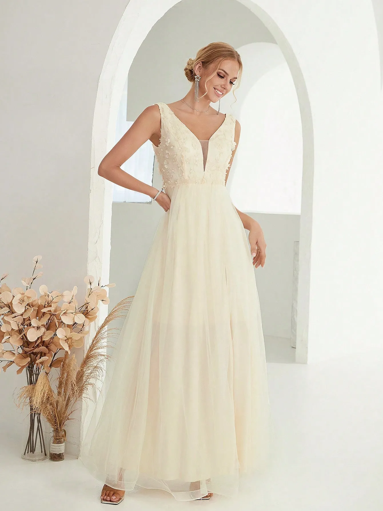 Sexy V-Neck Sleeveless Lace Evening Dress
