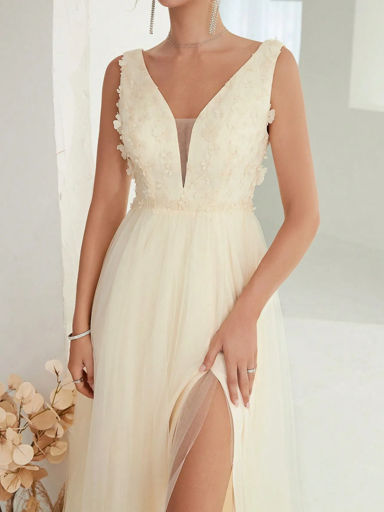 Sexy V-Neck Sleeveless Lace Evening Dress