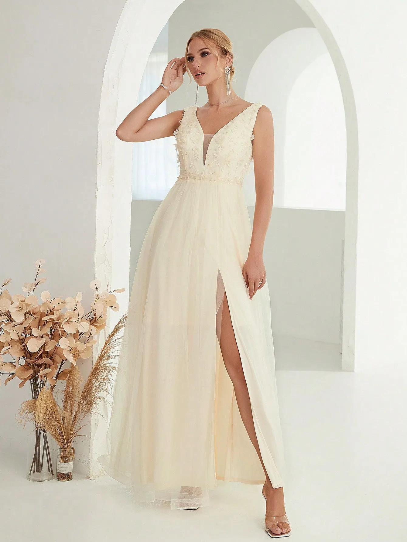 Sexy V-Neck Sleeveless Lace Evening Dress