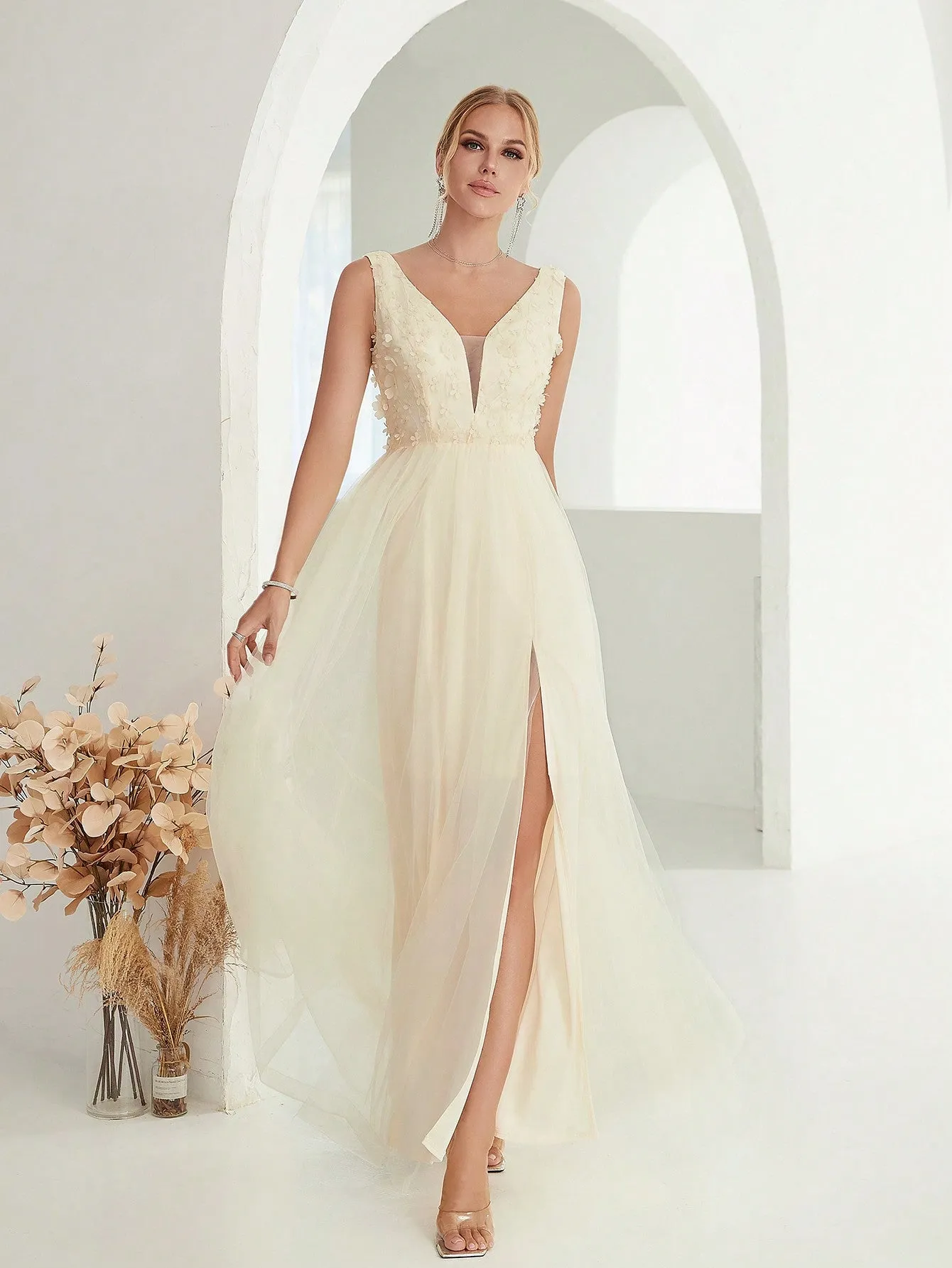 Sexy V-Neck Sleeveless Lace Evening Dress