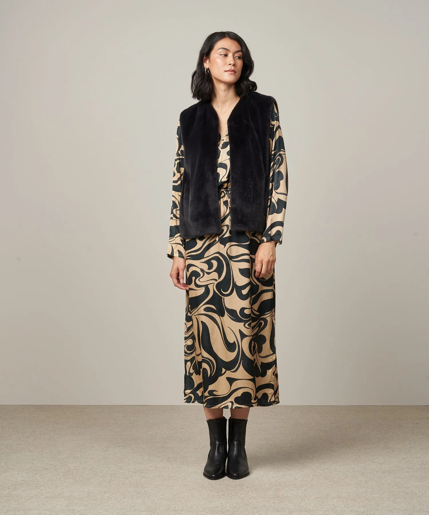 Velu Vest in Black by Hartford