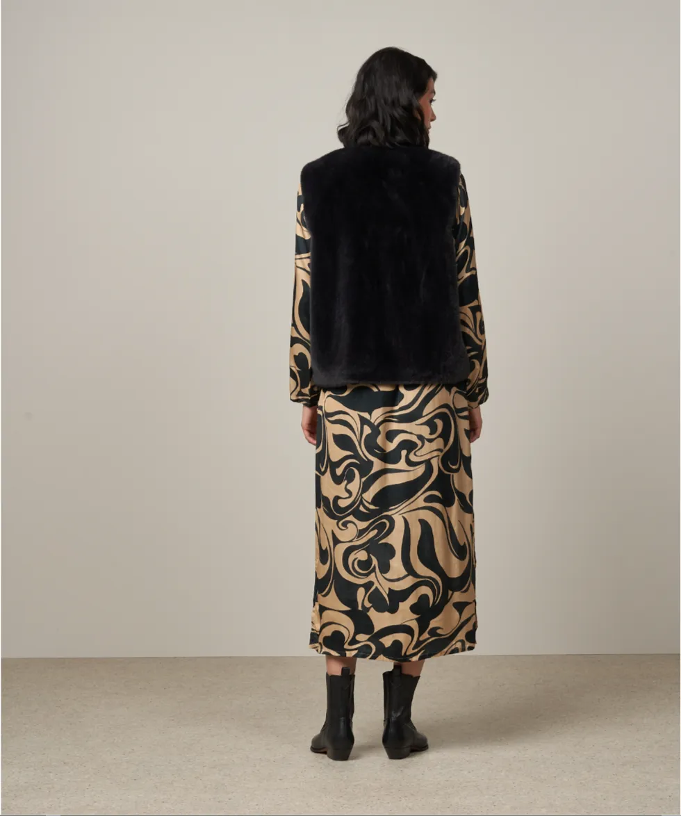 Velu Vest in Black by Hartford