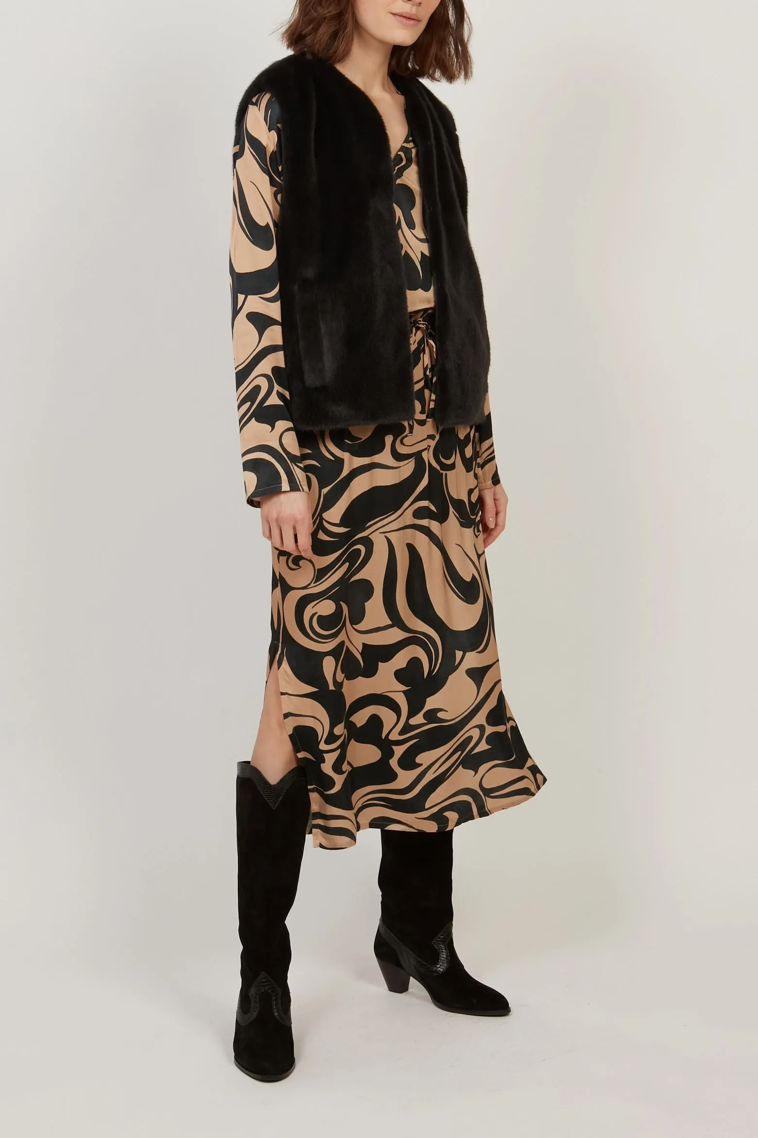 Velu Vest in Black by Hartford